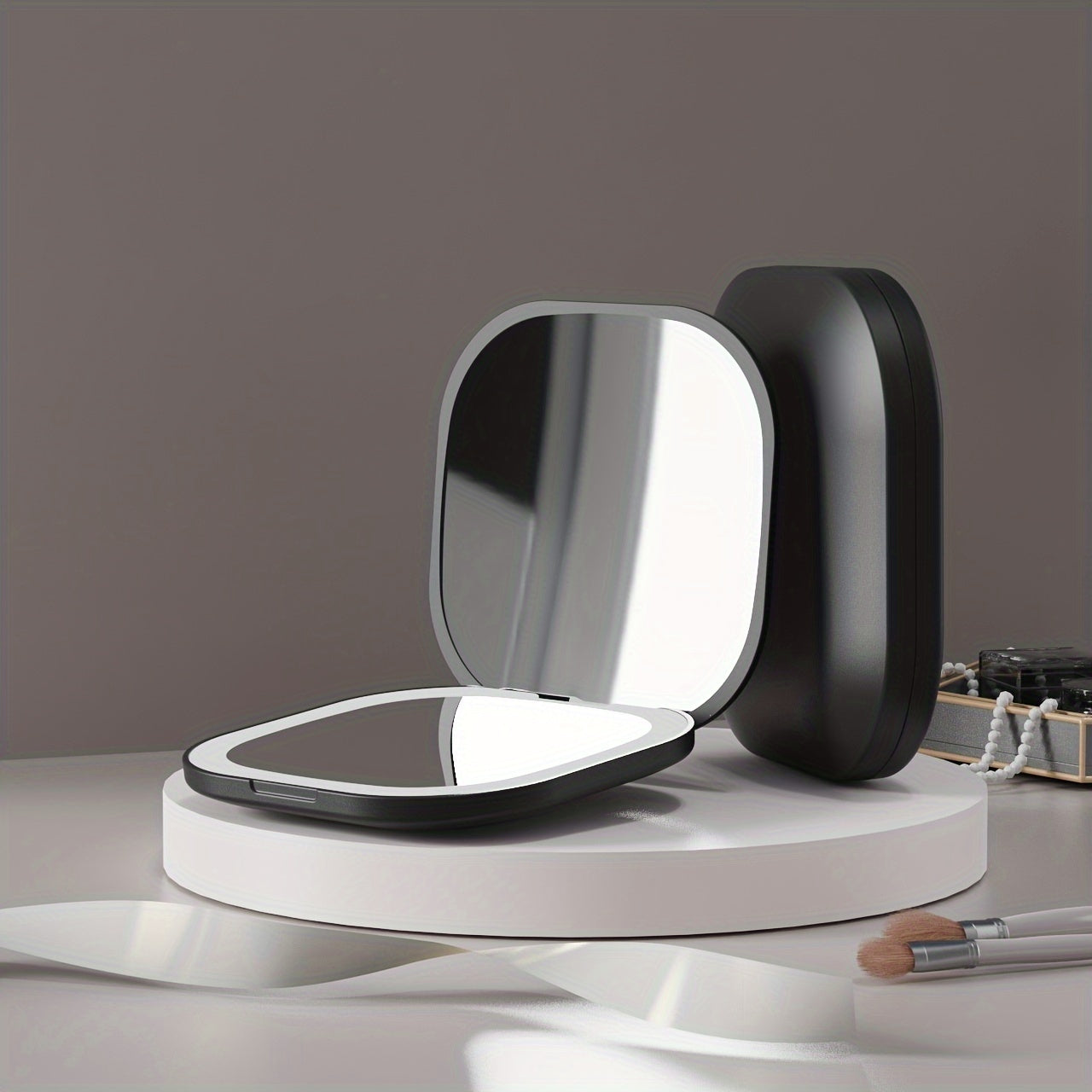 Miroir LED portatif et pliable avec lumière ajustable